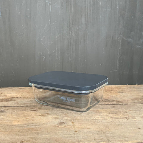 Yummii Yummii Glasbeholder Stone Small - kemifri glasbeholder i glas med låg, design: Stone